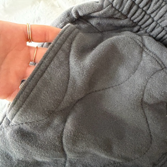 Abercrombie Quilted Charcoal Gray Jogger Bottoms - Picture 4 of 5